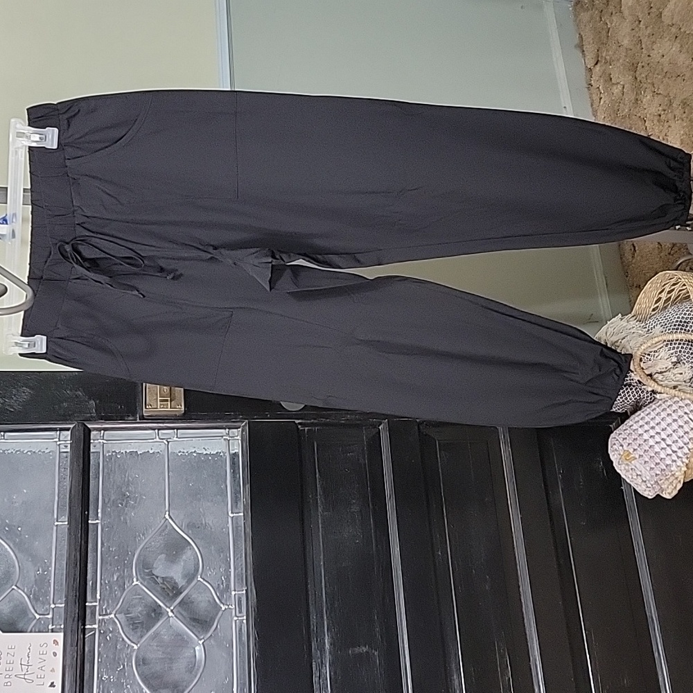 #35 NWT Curations Black Jogger Pants With Pockets Tie Elastic Waist Women Size M